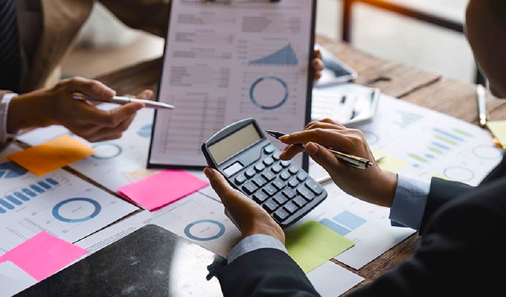 ما الفرق بين مسك الدفاتر والمحاسبة المالية